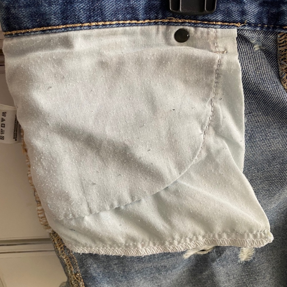 🌟 Free People Distressed Denim Shorts - Dark Wash - Picture 10 of 10